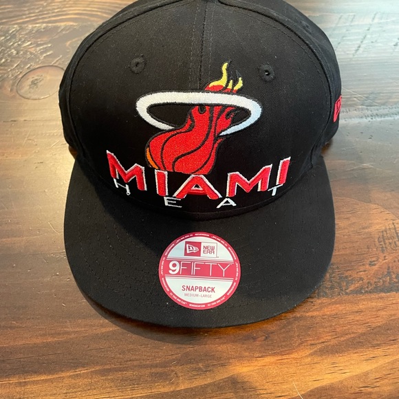 Miami Heat New Era 9fifty snapback. medium-Large. black and red. NWT - Picture 2 of 6